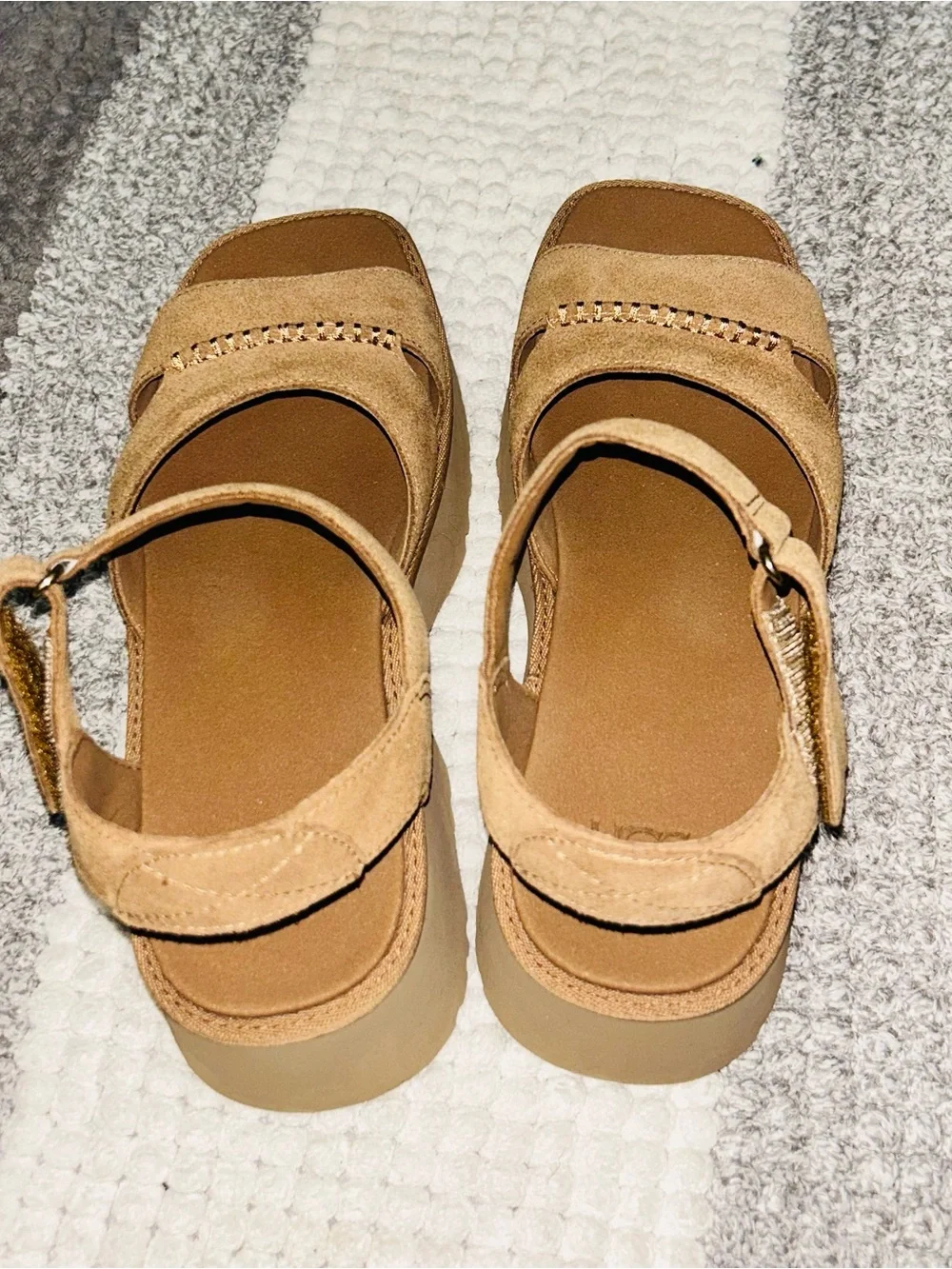 UGG Women's Tan Suede Platform Sandal. Size 9
